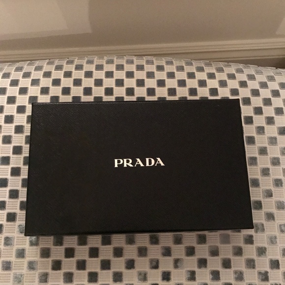 Prada Wallet on a Chain - Picture 3 of 4